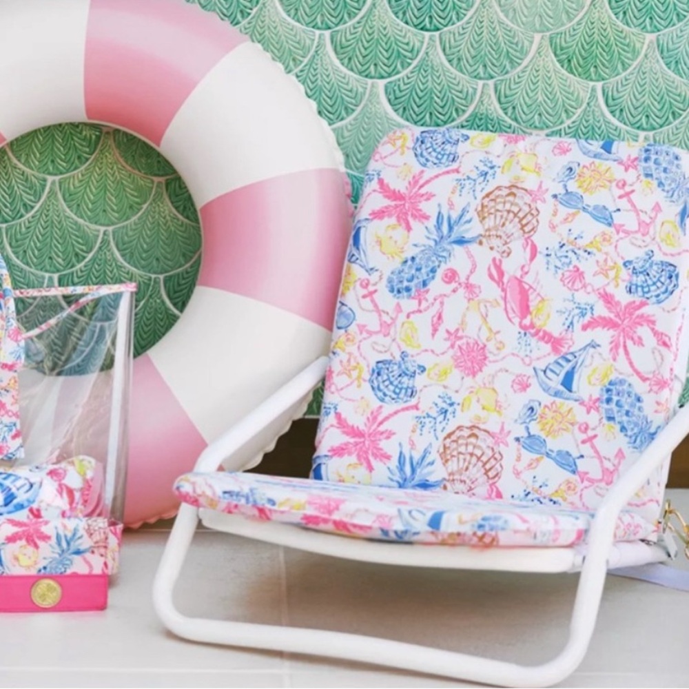 NWT Lilly Pulitzer Beach Chair in
Multi Barefoot Beachcomber
